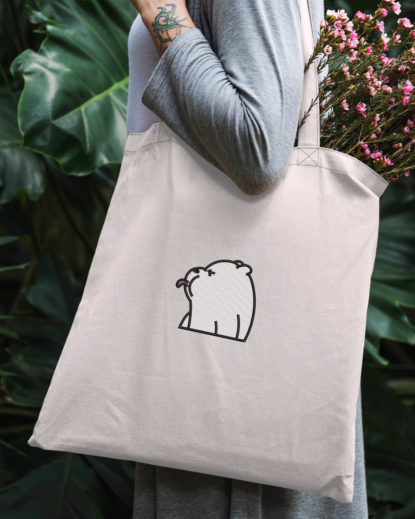 Polar bear cartoon embroidery design file